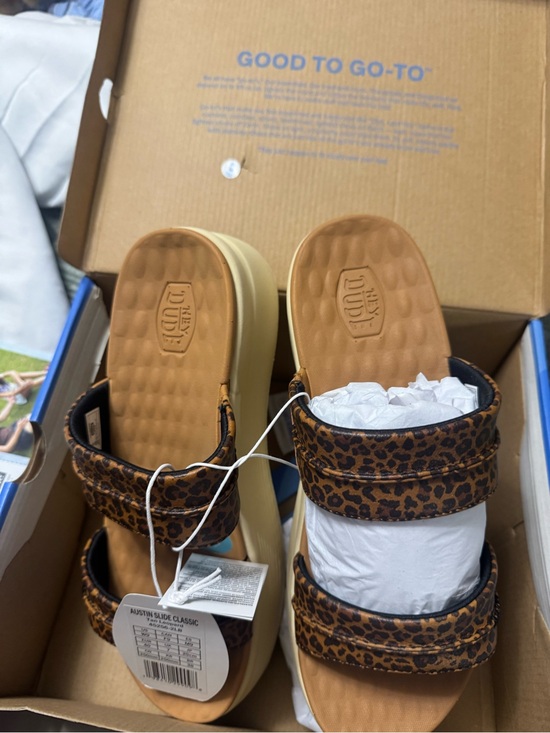 Hey Dude Shoes - Hey Dude Kids Leopard Print Slide Sandals in Brown and Tan